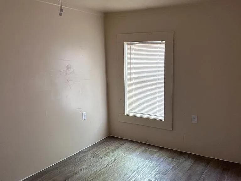 715 Hancock St — Photo 9