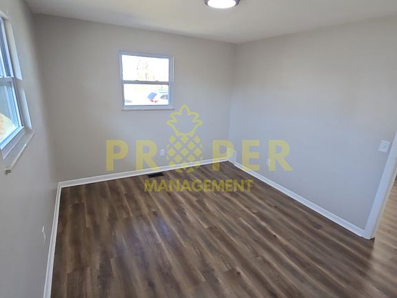 4th image of 440 Mulford Ave #A