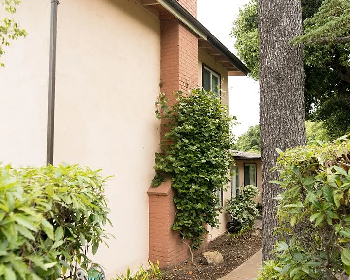 2604 Foothill Rd — Photo 35