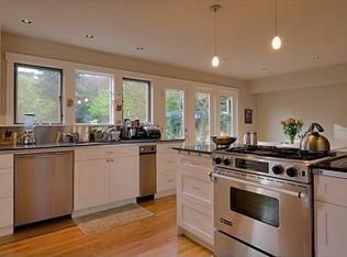 1525 Magnolia Way W, Seattle, WA 98199