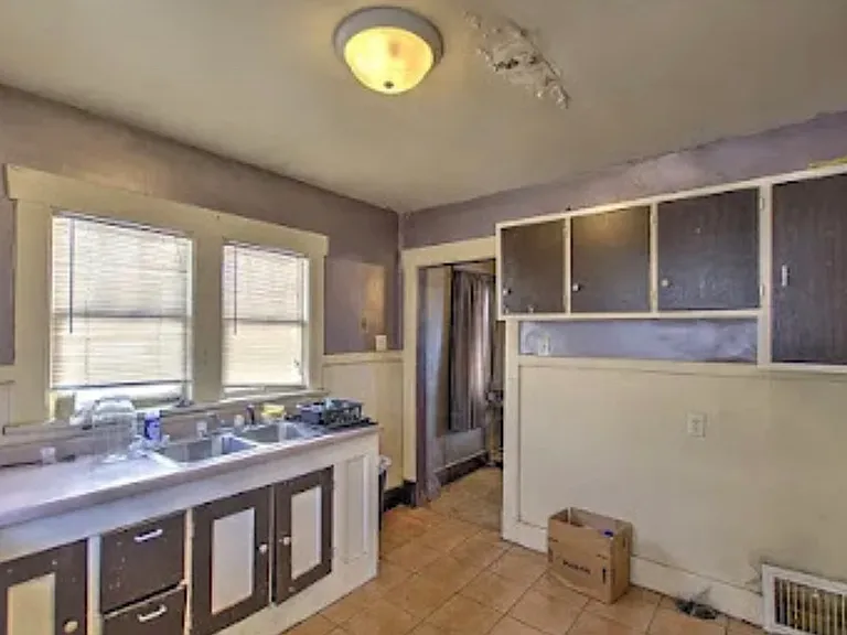 780 W Cushing St — Photo 4