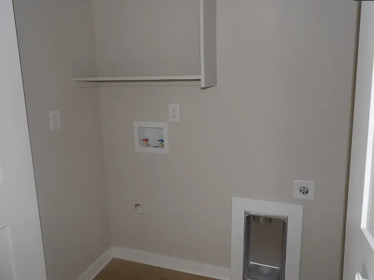 903 Fox Ridge St — Photo 2
