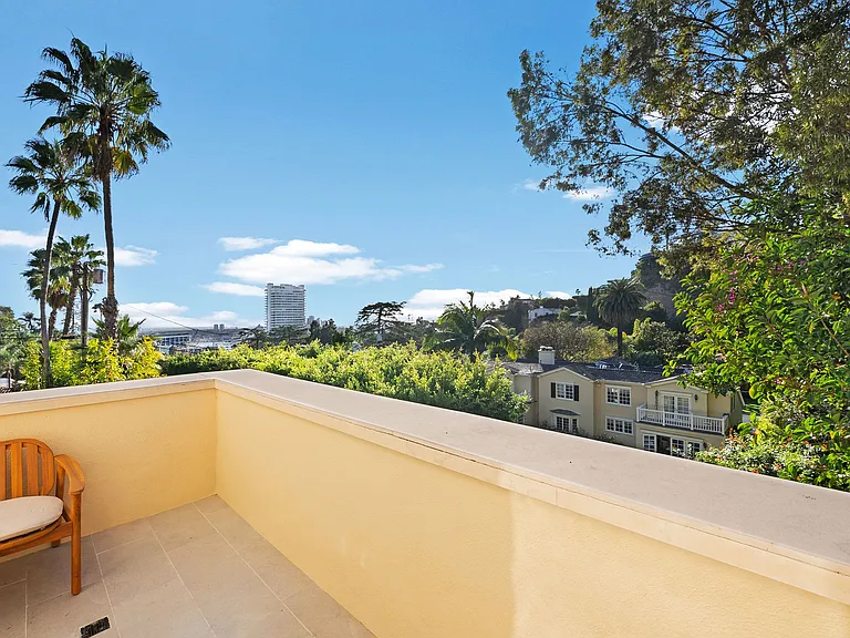 1368 N Doheny Pl — Photo 31