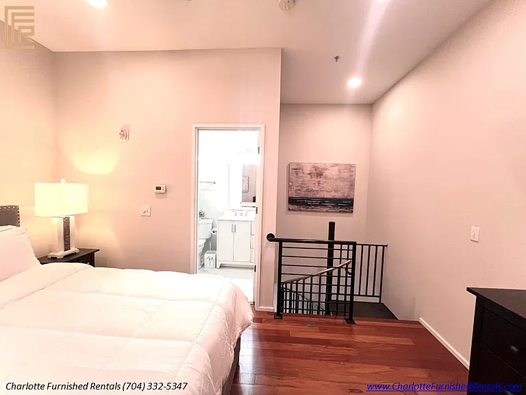 2084 Euclid Ave — Photo 9