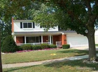11181 Canterbury Dr, Warren, MI 48093