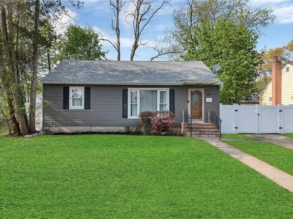 183 E booker Avenue, Wyandanch, NY 11798