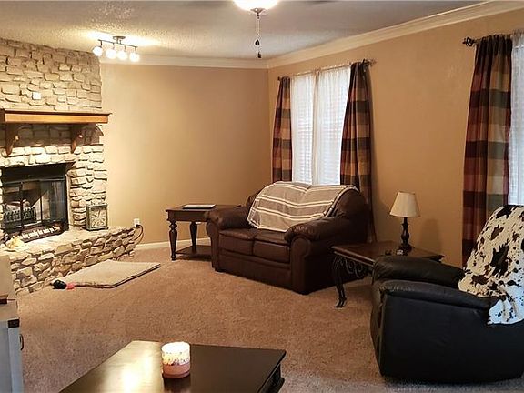 2nd image of 603 River Oaks Dr