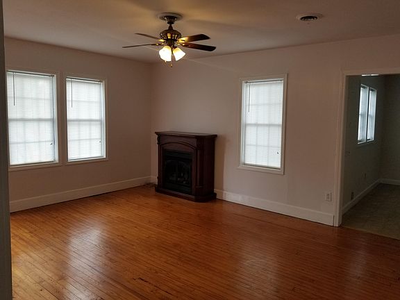 3rd image of 994 W Jackson St