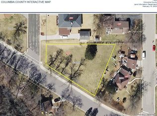 302 Bluffview Ct, Portage, WI 53901