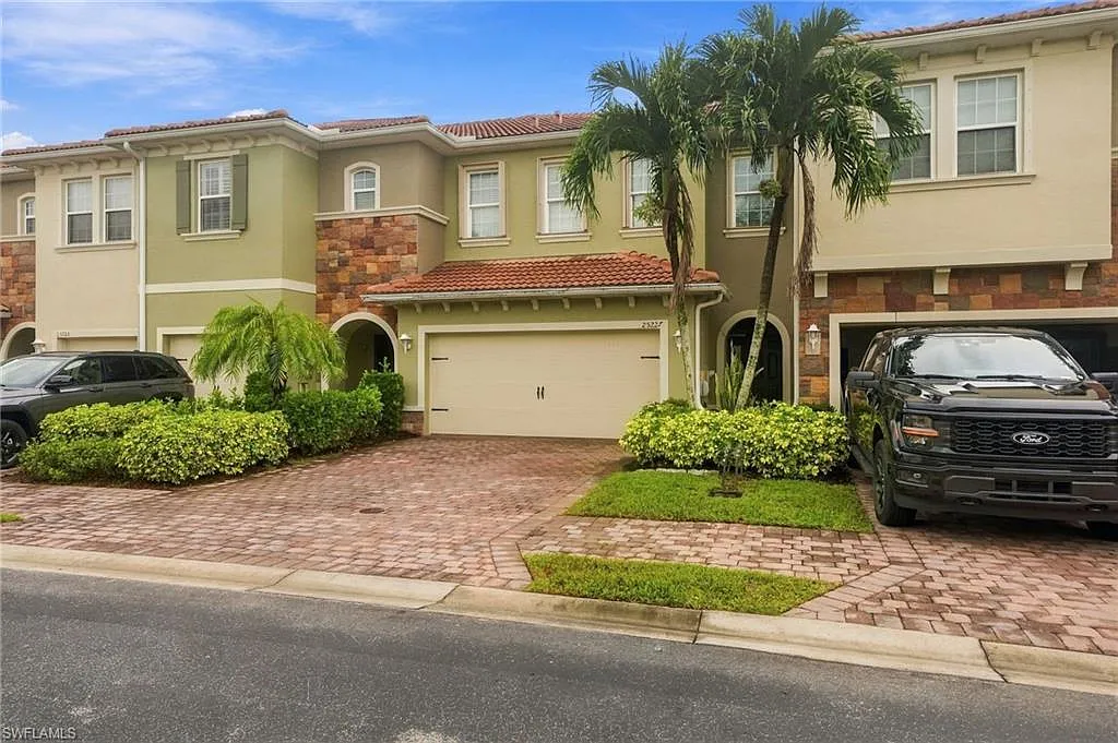 3 bed, 2.5 bath, 1826 sqft, $2,999 — Photo 3