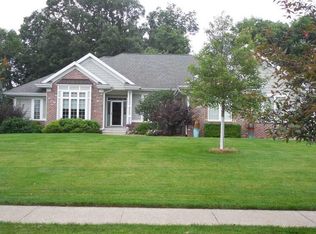 460 Evergreen Ln, Robins, IA 52328