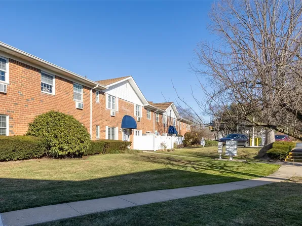 460 Old Town Road #4H, Port Jefferson Station, NY 11776