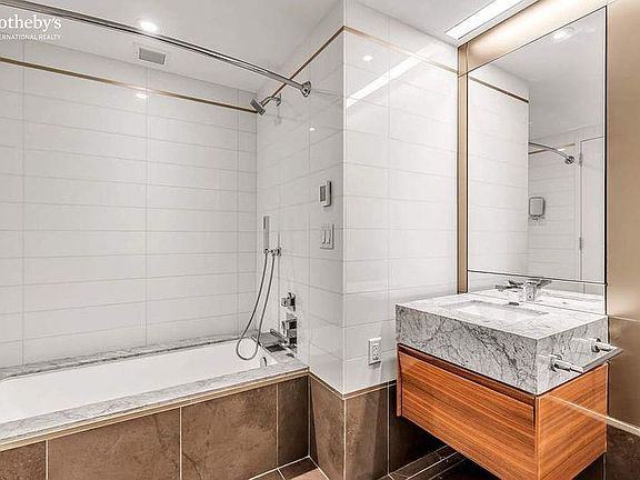5th image of 400 Park Ave S #30A