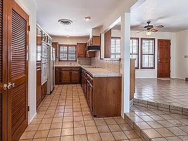 5th image of 824 Serpentine Dr