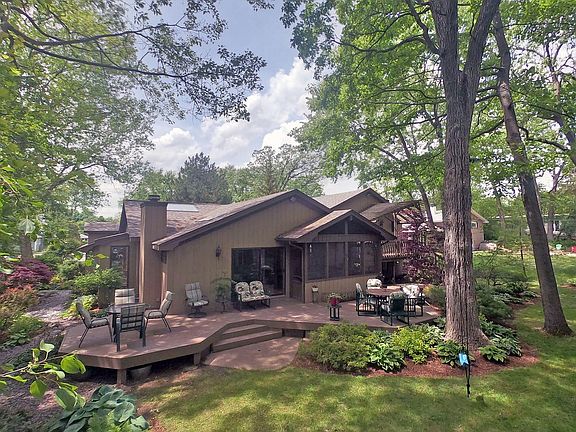 4th image of 256 East Ln
