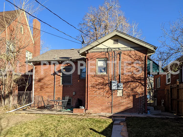 557 S Race St — Photo 44