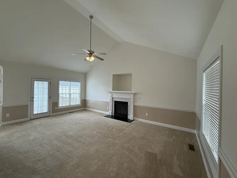 720 Carrington Ln — Photo 6