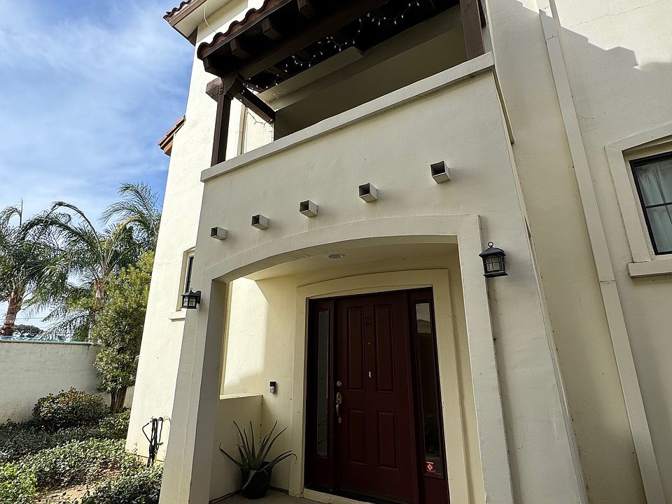 1st image of 1075 N Maclay Ave #21