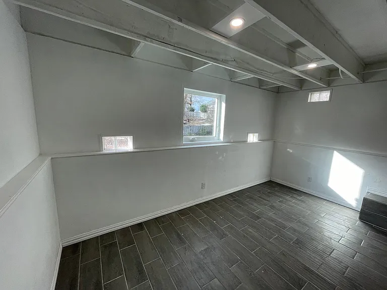3666 Tara St — Photo 58