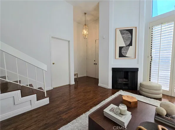 6121 Shoup Ave Unit 10, Woodland Hills, CA 91367