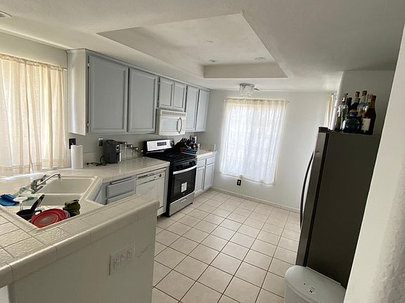 4th image of 15441 Ventura Ln