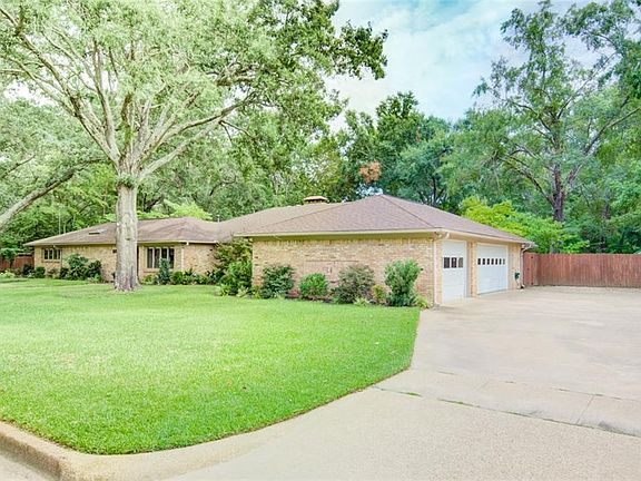 2nd image of 922 Charleston Dr