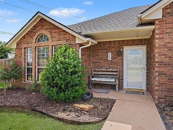5th image of 904 N Towne Cir
