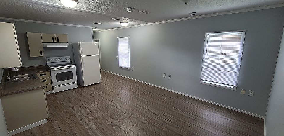 1st image of 646 N Low View Dr