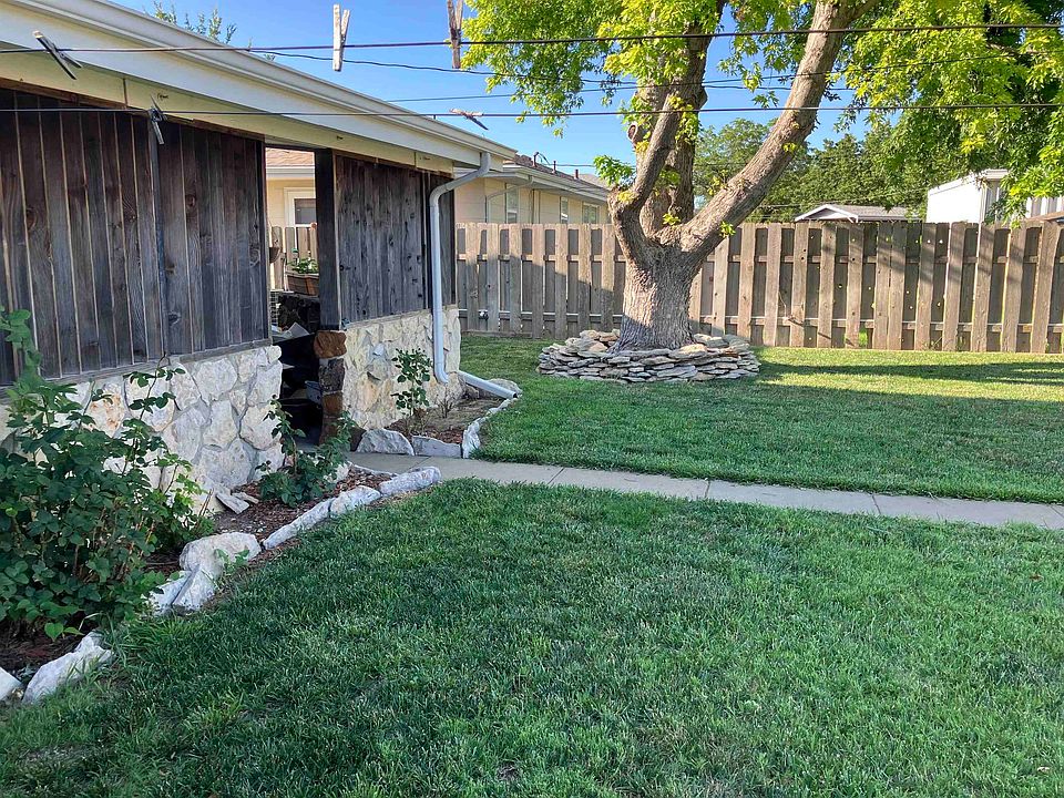 2nd image of 1913 Macarthur Rd