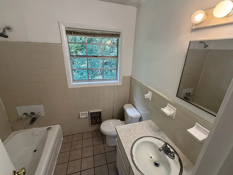 1071 Laurel Ln NW — Photo 10
