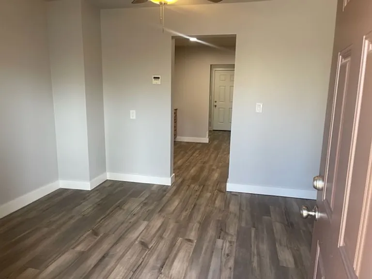 555 N Broadway — Photo 12