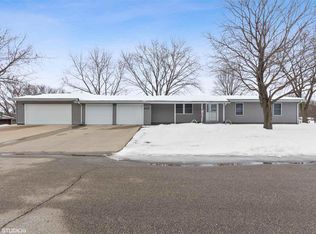 1027 Triangle Dr, Shell Rock, IA 50670