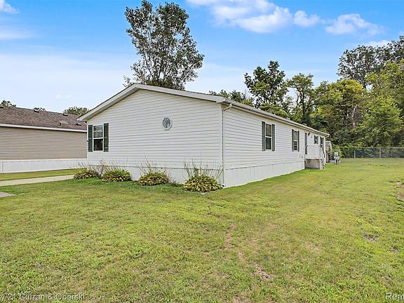 4th image of 28451 Spruce Dr