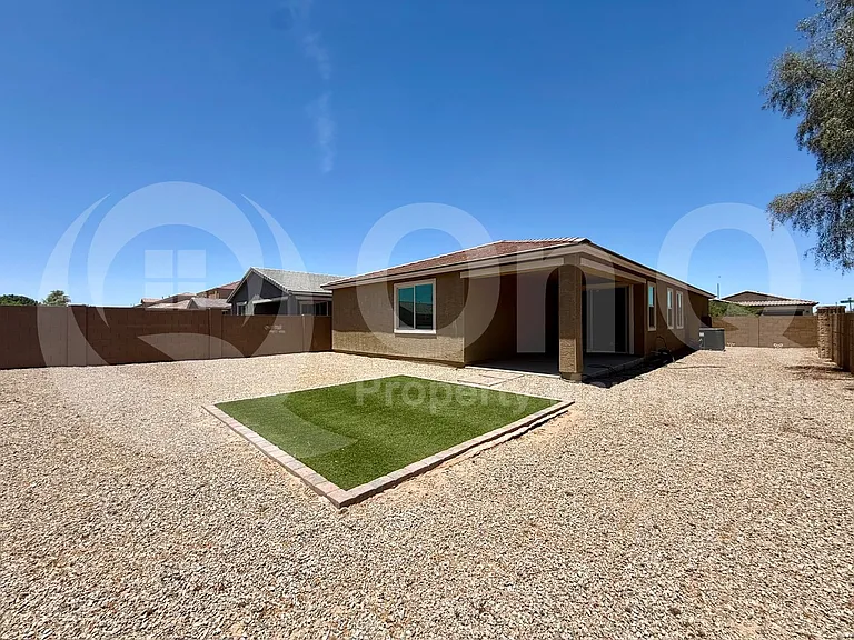 1265 E Kingman St — Photo 45