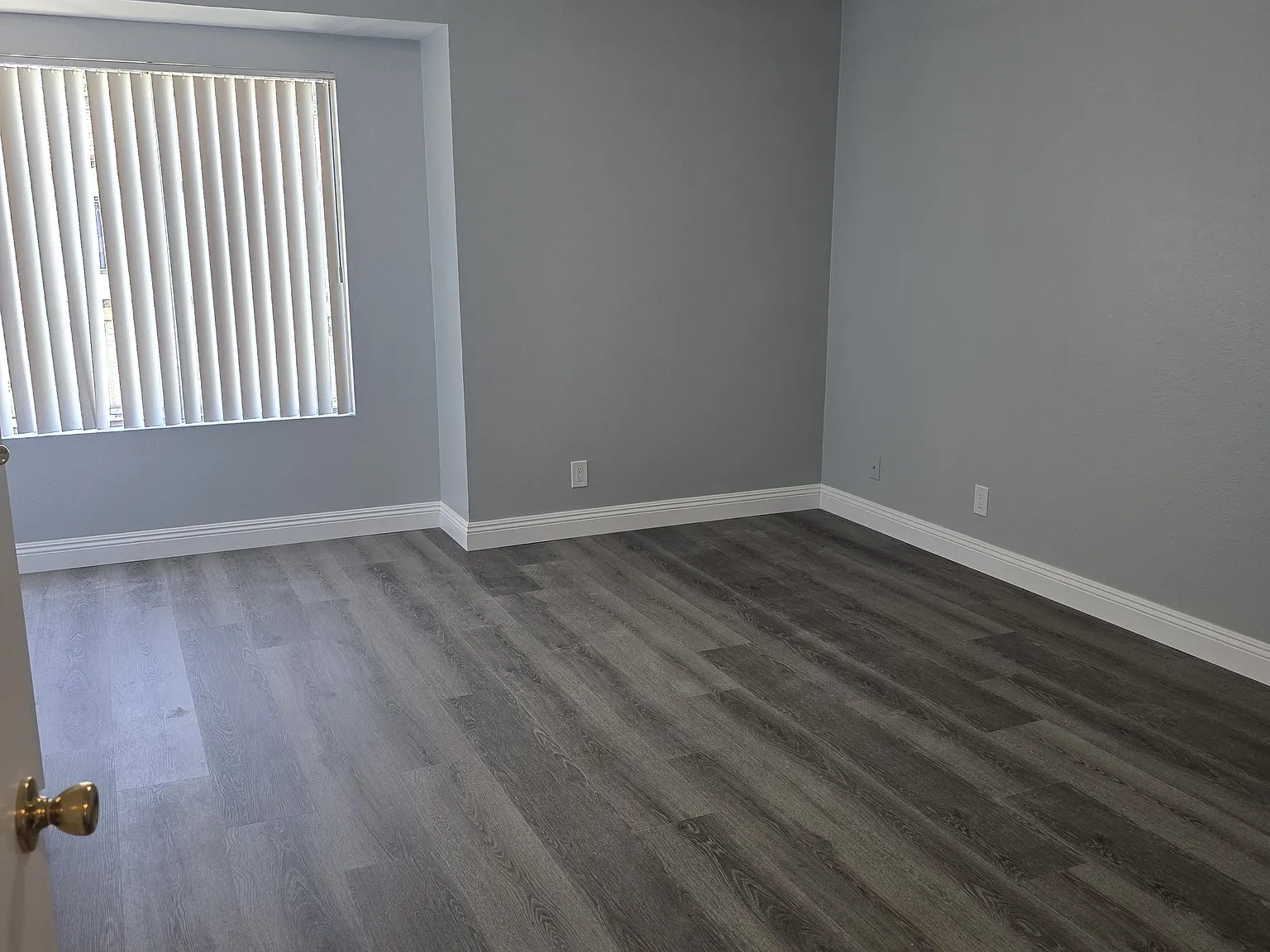 3 bed, 1100 sqft, $2,950 — Photo 2