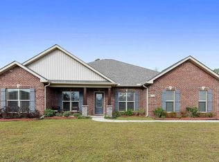 12105 Poplar Dr, Ocean Springs, MS 39564