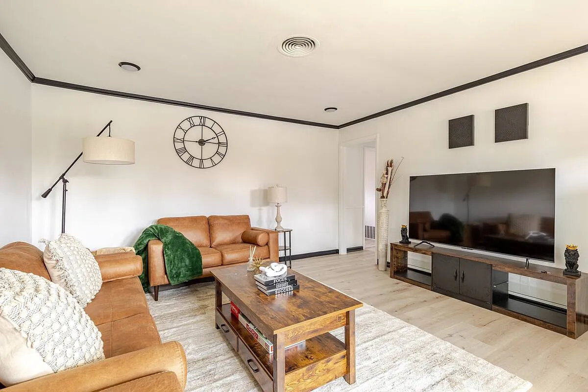 3 bed, 1384 sqft, $2,695 — Photo 1