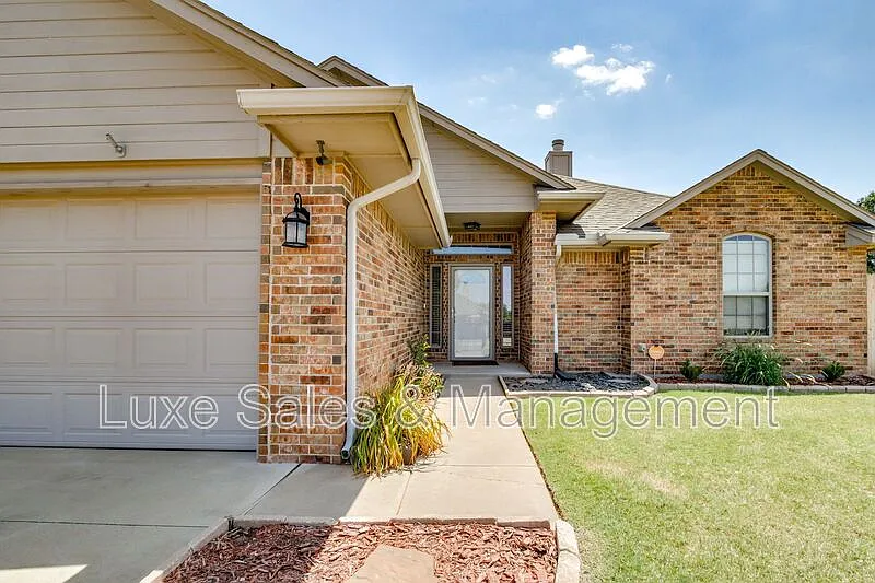 3 bed, 2.0 bath, 1510 sqft, $1,995 — Photo 4
