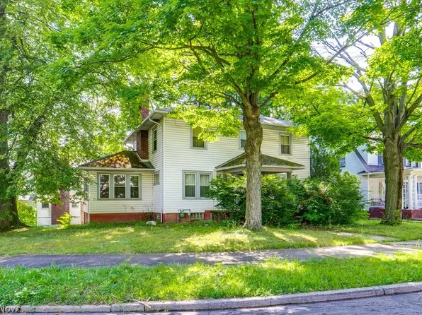 333 Trigonia Dr, Akron, OH 44302