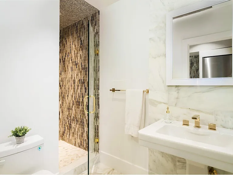 125 W Hawthorn St — Photo 14