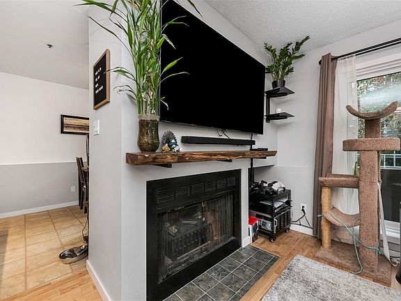 5th image of 949 Cloverdale Ave #8