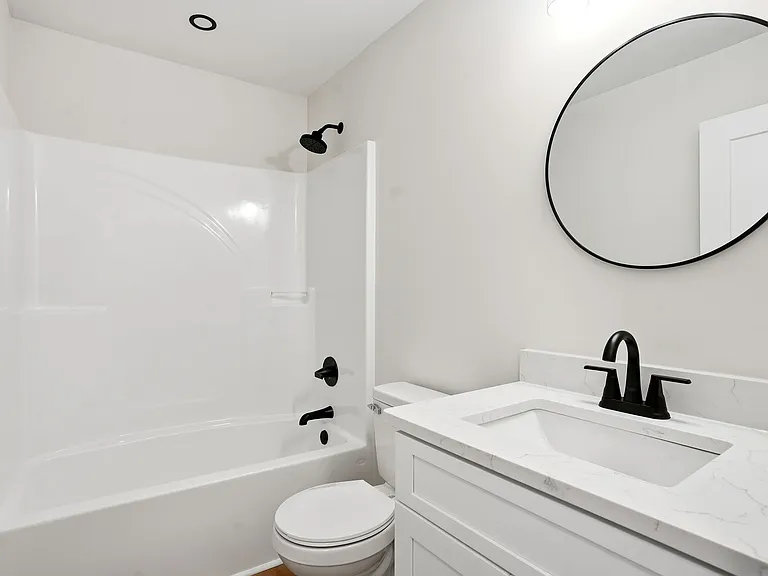 127 Perry St — Photo 16