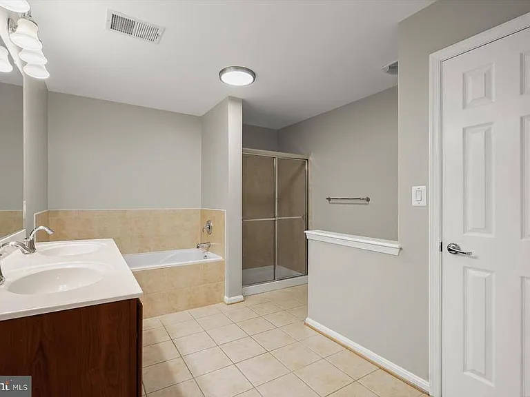 11214 Wortham Crest Cir — Photo 38