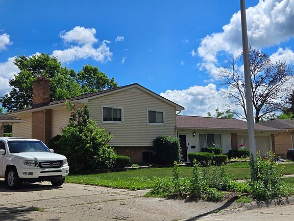 3rd image of 23643 Fenton St