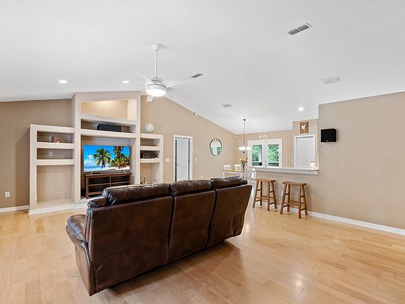 4th image of 860 Leather Fern Ln