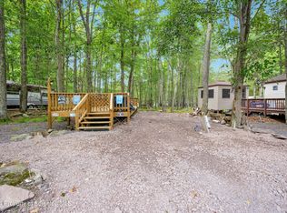 727 Bald Eagle Ln, Gouldsboro, PA 18424