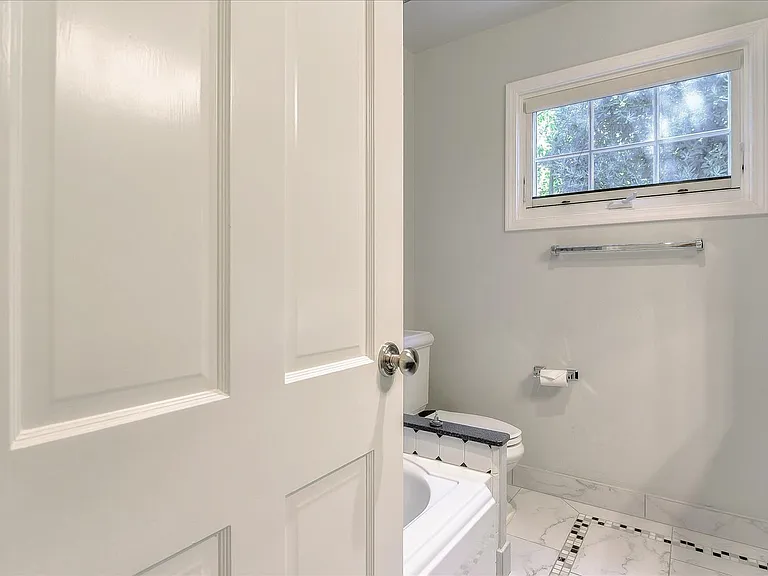 135 Wilder Ave — Photo 38