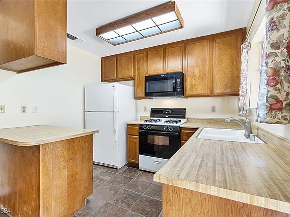 5th image of 720 Omak Cir