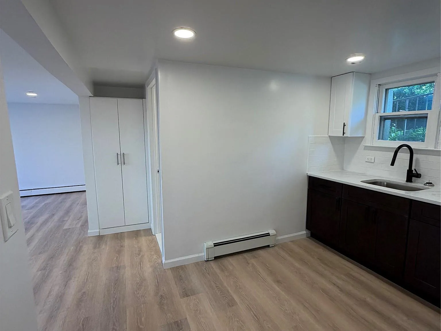 3 bed, 1.0 bath, 900 sqft, $3,300 — Photo 4