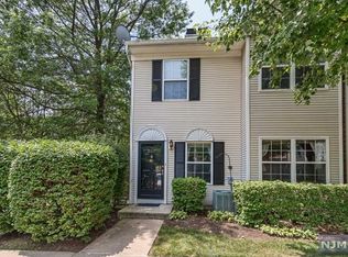 2337 Oliver Ct #2337, Mahwah, NJ 07430